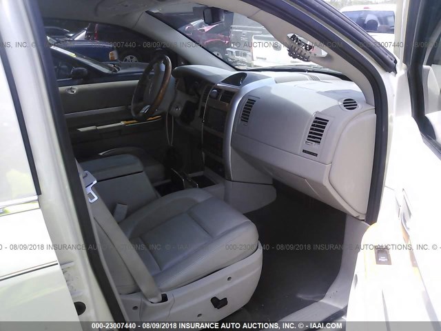 1A8HX58298F134234 - 2008 CHRYSLER ASPEN LIMITED WHITE photo 5