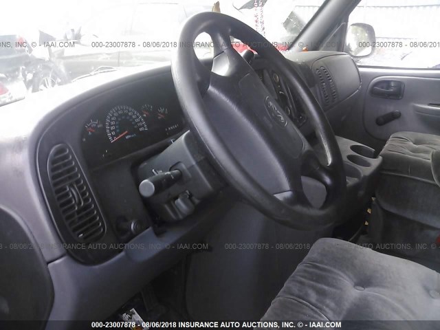 2B5WB35Y2YK150456 - 2000 DODGE RAM WAGON B3500 GREEN photo 5