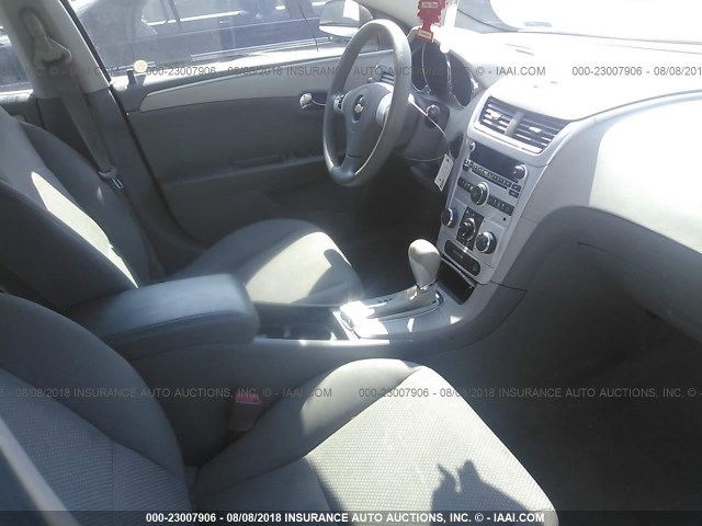 1G1ZB5EBXAF246425 - 2010 CHEVROLET MALIBU LS Gümüş foto 5