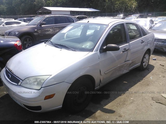 1FAHP34N47W194258 - 2007 FORD FOCUS ZX4/S/SE/SES 银色 照片 2