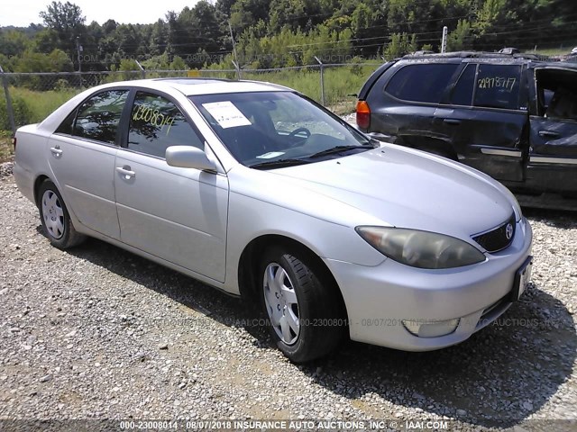 4T1BE32K15U565427 - 2005 TOYOTA CAMRY LE/XLE/SE SILVER photo 1