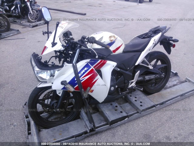 MLHMC4101D5301638 - 2013 HONDA CBR250 R WHITE photo 2