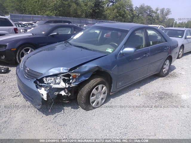 JTDBE32KX30187990 - 2003 TOYOTA CAMRY LE/XLE BLUE photo 2