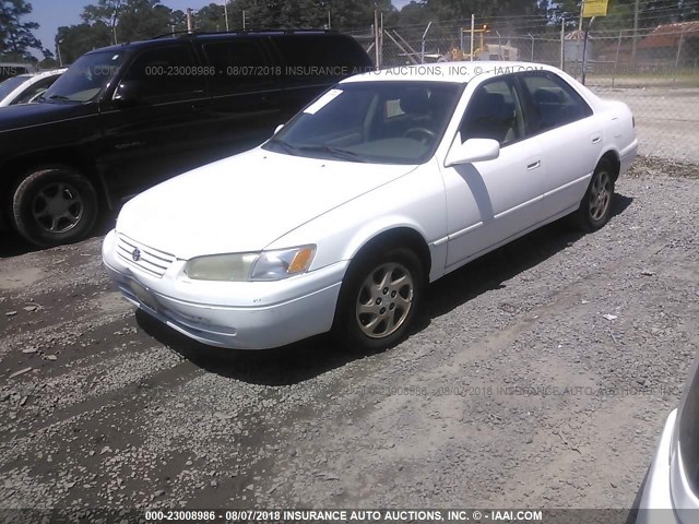 JT2BF28K4X0157929 - 1999 TOYOTA CAMRY LE/XLE WHITE photo 2