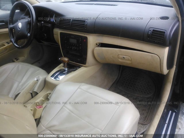 WVWWH63B92E157020 - 2002 VOLKSWAGEN PASSAT GLX BLACK photo 5