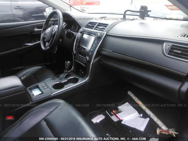 4T1BF1FK8GU529779 - 2016 TOYOTA CAMRY LE/XLE/SE/XSE 黑色 照片 5