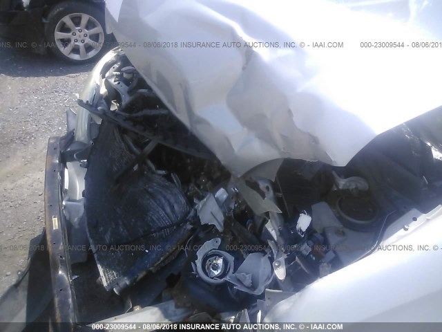 2T1KR32E13C018834 - 2003 TOYOTA COROLLA MATRIX XR SILVER photo 6
