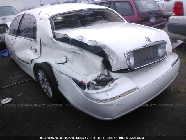 1LNHM81W43Y625205 - 2003 LINCOLN TOWN CAR EXECUTIVE WHITE photo 3