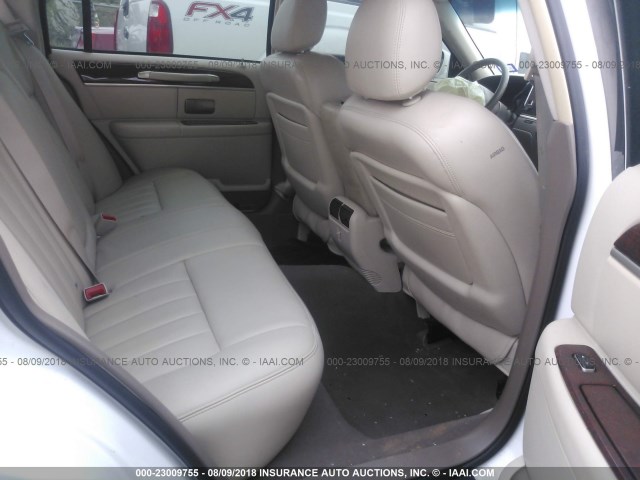 1LNHM81W43Y625205 - 2003 LINCOLN TOWN CAR EXECUTIVE WHITE photo 8