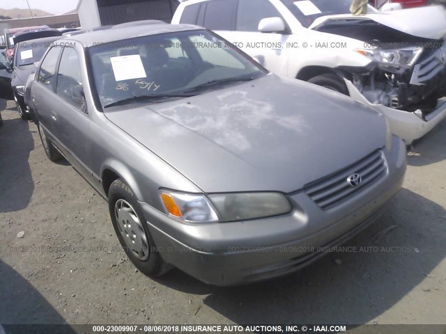 JT2BG22K0V0027097 - 1997 TOYOTA CAMRY LE/XLE BEIGE photo 1
