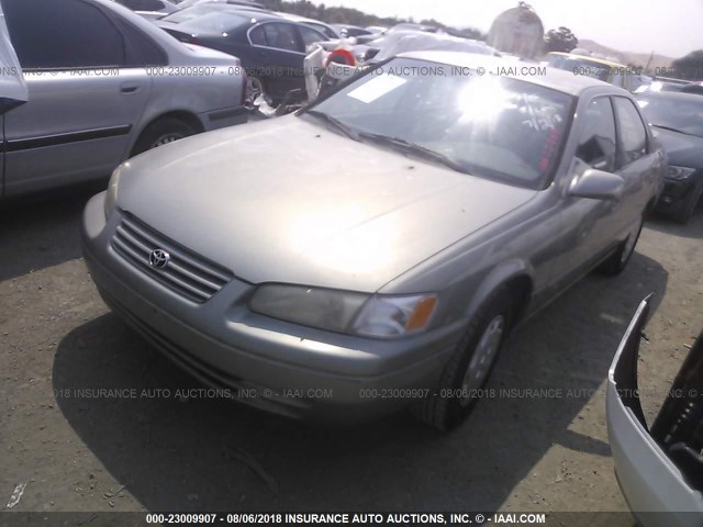 JT2BG22K0V0027097 - 1997 TOYOTA CAMRY LE/XLE BEIGE photo 2