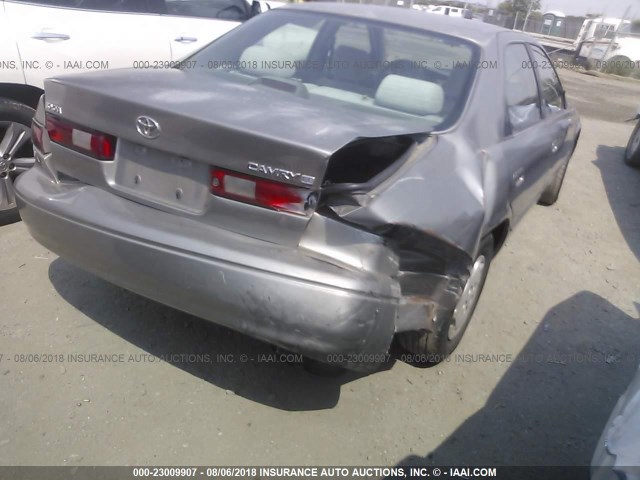 JT2BG22K0V0027097 - 1997 TOYOTA CAMRY LE/XLE BEIGE photo 4