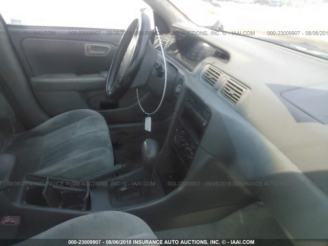 JT2BG22K0V0027097 - 1997 TOYOTA CAMRY LE/XLE BEIGE photo 5
