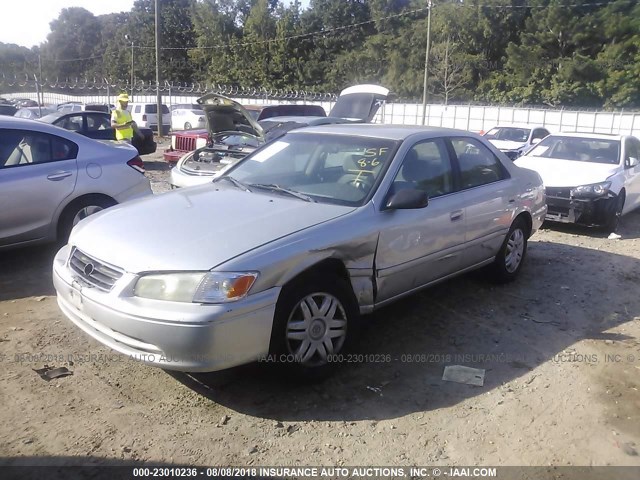 4T1BF22K21U123693 - 2001 TOYOTA CAMRY LE/XLE SILVER photo 2