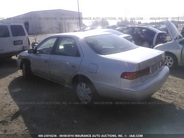 4T1BF22K21U123693 - 2001 TOYOTA CAMRY LE/XLE SILVER photo 3