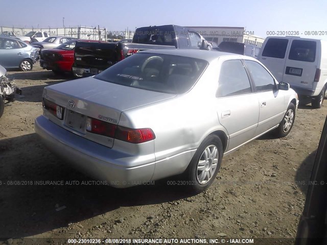 4T1BF22K21U123693 - 2001 TOYOTA CAMRY LE/XLE SILVER photo 4