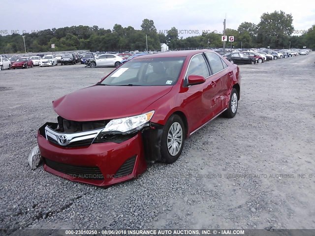 4T4BF1FK6ER393171 - 2014 TOYOTA CAMRY L/SE/LE/XLE RED photo 2