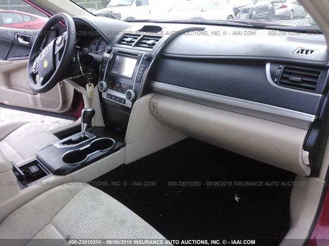 4T4BF1FK6ER393171 - 2014 TOYOTA CAMRY L/SE/LE/XLE წითელი ფოტო 5