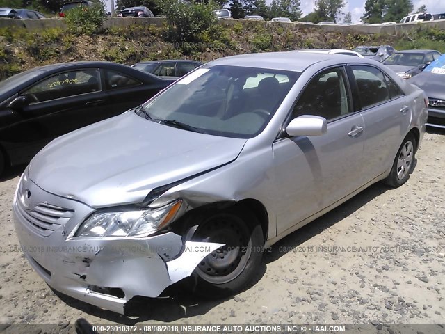 4T1BE46K47U051588 - 2007 TOYOTA CAMRY NEW GENERAT CE/LE/XLE/SE SILVER photo 2