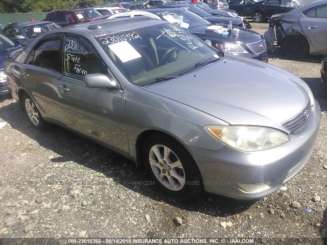 4T1BE30K85U575651 - 2005 TOYOTA CAMRY LE/XLE/SE Күміс фото 1