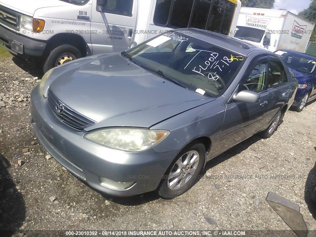 4T1BE30K85U575651 - 2005 TOYOTA CAMRY LE/XLE/SE Күміс фото 2