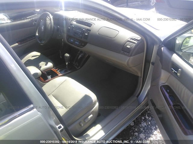 4T1BE30K85U575651 - 2005 TOYOTA CAMRY LE/XLE/SE Күміс фото 5