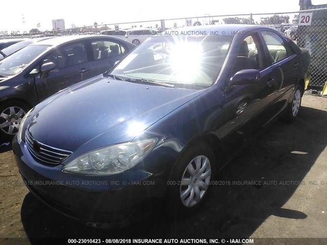 4T1BE32K45U070574 - 2005 TOYOTA CAMRY LE/XLE/SE Mavi foto 2