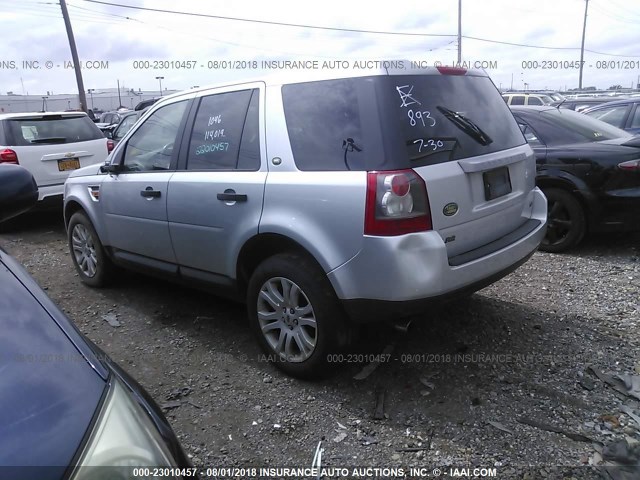 SALFP24N78H019089 - 2008 LAND ROVER LR2 SE SILVER photo 3