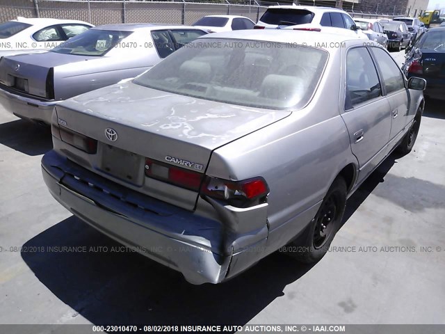 JT2BG22KXW0216289 - 1998 TOYOTA CAMRY CE/LE/XLE GRAY photo 4