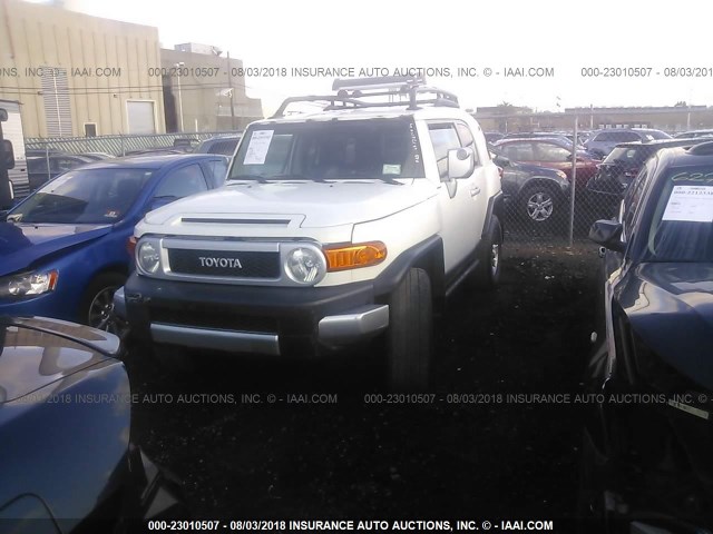 JTEBU4BF6CK143741 - 2012 TOYOTA FJ CRUISER WHITE photo 2