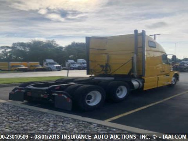 4V4NC9EJ2CN539573 - 2012 VOLVO VN YELLOW photo 4