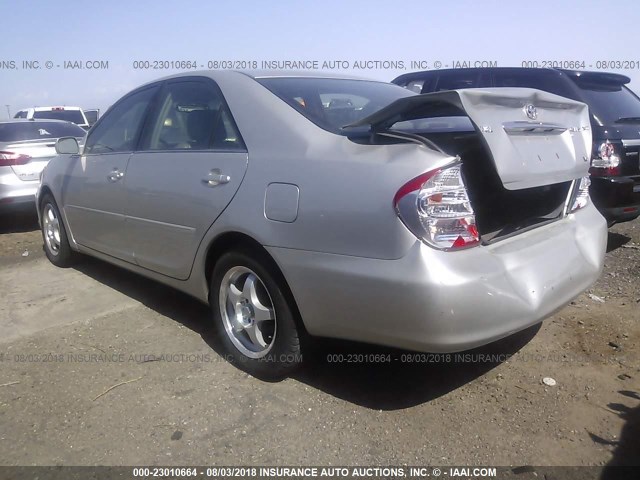 4T1BF30K04U573940 - 2004 TOYOTA CAMRY LE/XLE/SE Gümüş foto 3
