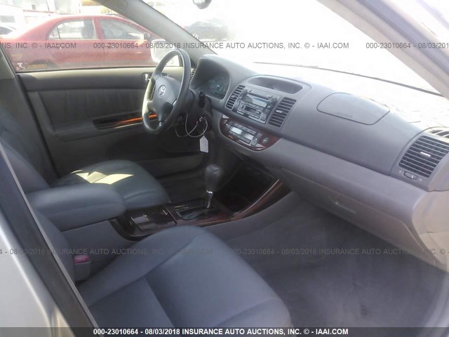 4T1BF30K04U573940 - 2004 TOYOTA CAMRY LE/XLE/SE Gümüş foto 5