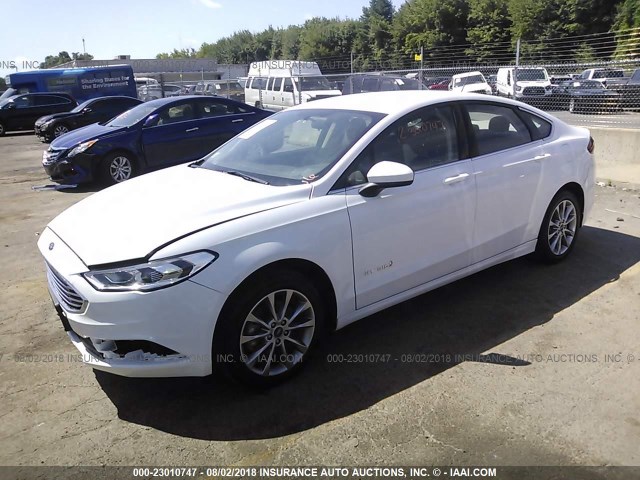 3FA6P0LU0HR158361 - 2017 FORD FUSION SE HYBRID WHITE photo 2