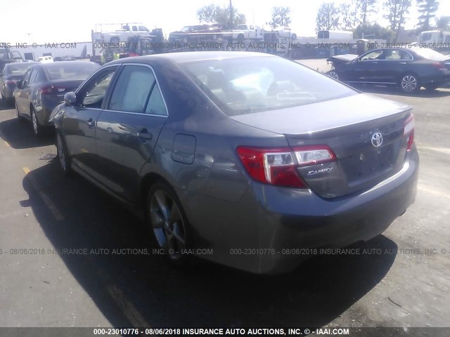 4T1BF1FK1EU395274 - 2014 TOYOTA CAMRY L/SE/LE/XLE 灰色 照片 3