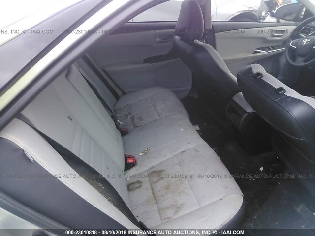 4T1BF1FK0HU698437 - 2017 TOYOTA CAMRY LE/XLE/SE/XSE 银色 照片 8