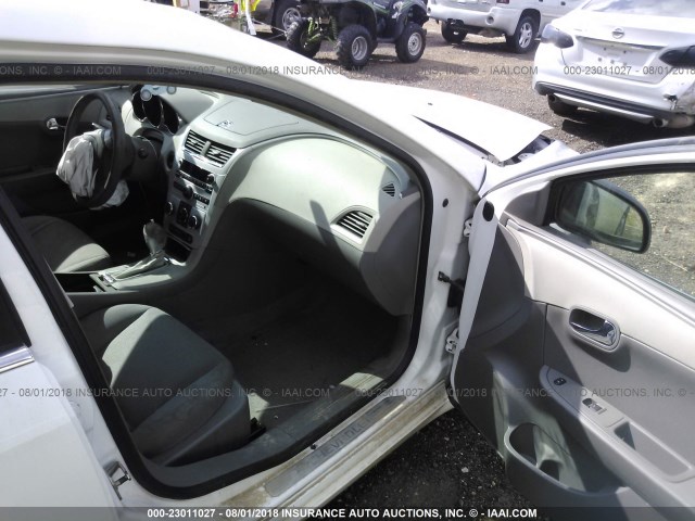 1G1ZG57B99F167046 - 2009 CHEVROLET MALIBU LS WHITE photo 5