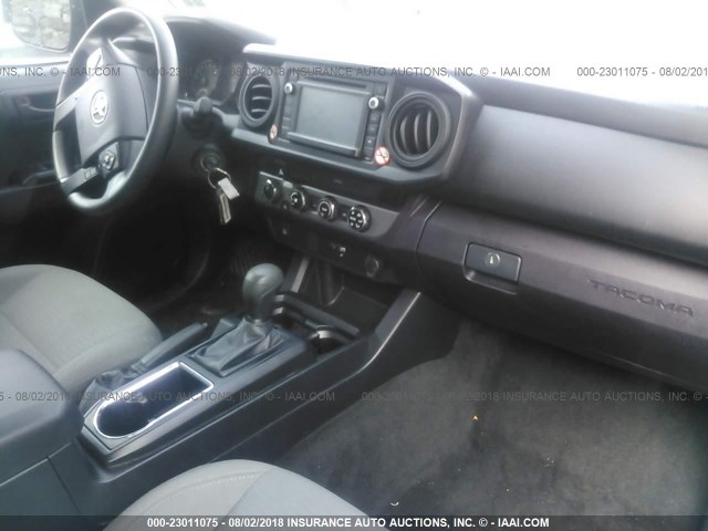 5TFCZ5AN9JX123895 - 2018 TOYOTA TACOMA DBL CAB/SR/TRDSPT/OR/PRO შავი ფოტო 5