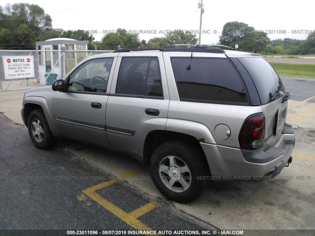 1GNDT13S022101081 - 2002 CHEVROLET TRAILBLAZER  SILVER photo 3