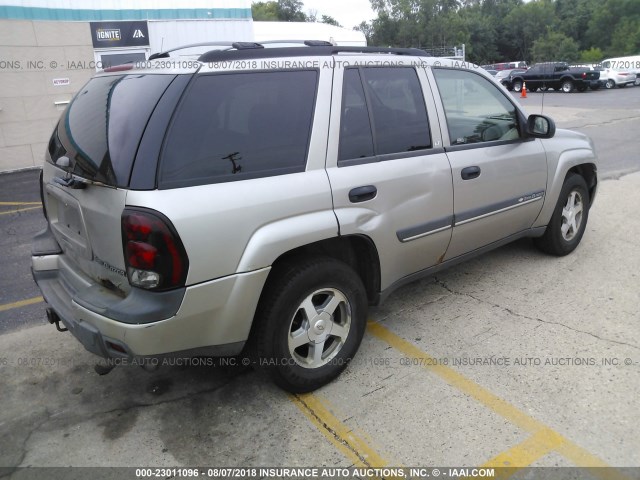 1GNDT13S022101081 - 2002 CHEVROLET TRAILBLAZER  SILVER photo 4