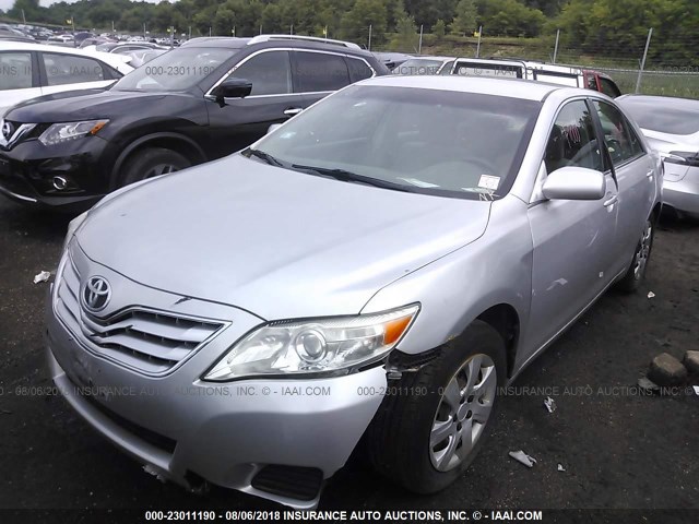 4T1BF3EK0AU070591 - 2010 TOYOTA CAMRY SE/LE/XLE SILVER photo 2