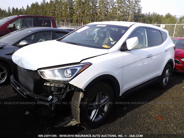 5NMZTDLB5JH072168 - 2018 HYUNDAI SANTA FE SPORT  WHITE photo 2