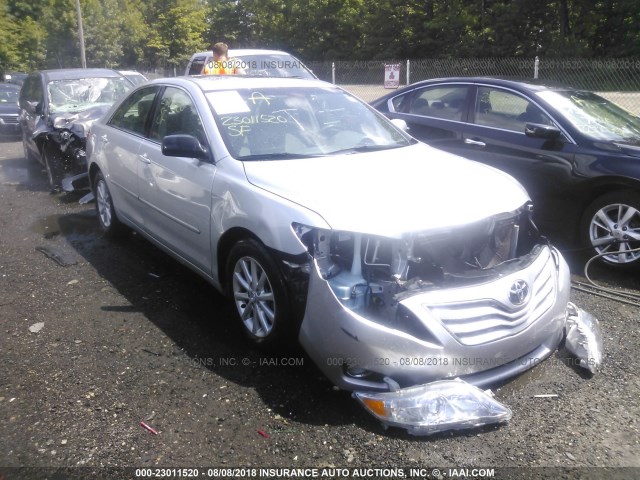 4T1BF3EK5AU004912 - 2010 TOYOTA CAMRY SE/LE/XLE ვერცხლისფერი ფოტო 1