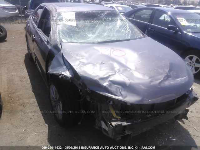 4T1BF1FK6HU325239 - 2017 TOYOTA CAMRY LE/XLE/SE/XSE 灰色 照片 1