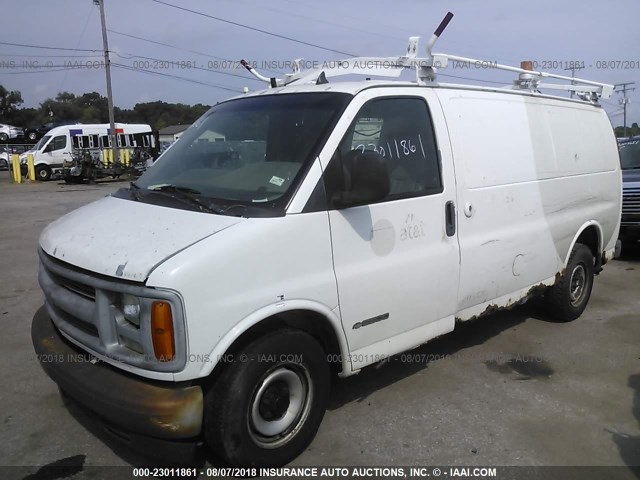 1GCFG25W811168429 - 2001 CHEVROLET EXPRESS G2500  WHITE photo 2