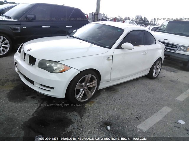 WBAUP73598VF09645 - 2008 BMW 128 I WHITE photo 2