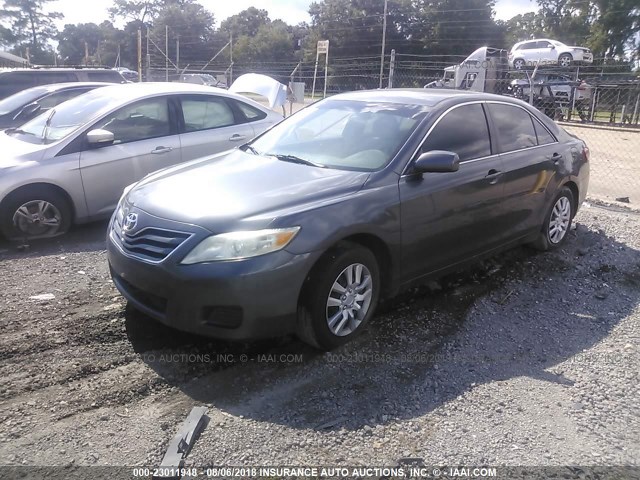 4T1BF3EK9AU054504 - 2010 TOYOTA CAMRY SE/LE/XLE GRAY photo 2