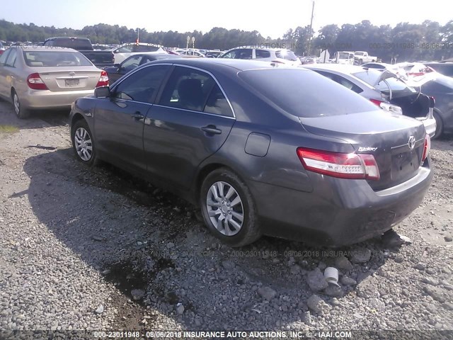 4T1BF3EK9AU054504 - 2010 TOYOTA CAMRY SE/LE/XLE ნაცრისფერი ფოტო 3