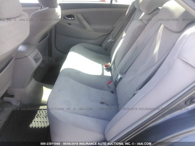 4T1BF3EK9AU054504 - 2010 TOYOTA CAMRY SE/LE/XLE ნაცრისფერი ფოტო 8