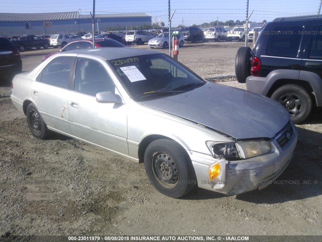 4T1BG22K2YU666341 - 2000 TOYOTA CAMRY CE/LE/XLE 银色 照片 1